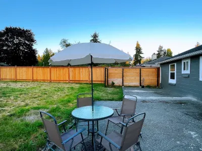 Cozy North Seattle Rambler with Spacious Yard 레이크 시티 호텔