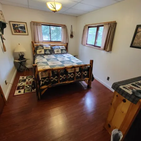 Beautiful Cabin near the AuSable River/Kayaks Included