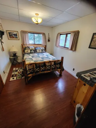 Beautiful Cabin near the AuSable River/Kayaks Included