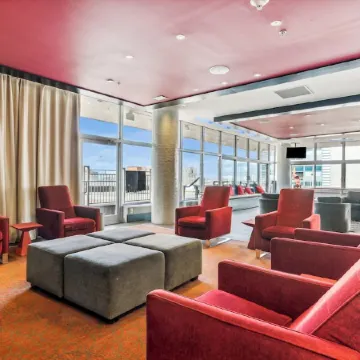 Modern 1-Bedroom City View High Rise Condo with Balcony Gym Pool Free Parking