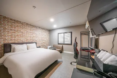Gunsan Hotel May Отели рядом с достопримечательностью «Кунсанский университет»