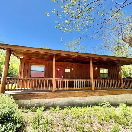 Gone With The Wind #47 New cabin to VRBO walking distance from courthouse square