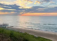 Renovated Cottage- Hot Tub, Close To Private Association Beach & EV Charger