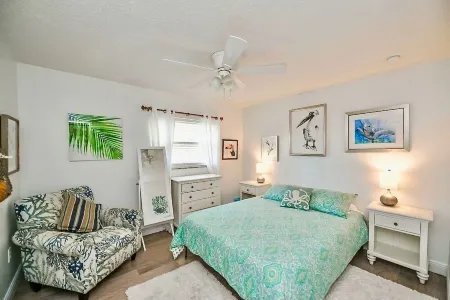 The Little Sandy..1 in Siesta! Отели рядом с достопримечательностью «Кресент Бич»