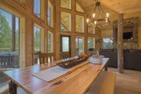Birch Lodge by Avantstay Indoor Pool, Theater, Game Room & Stunning Views!