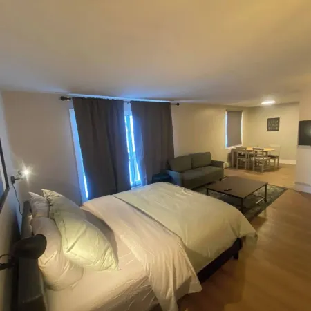 Morden Newly Renovated 1br Flats, Walk To Whyte