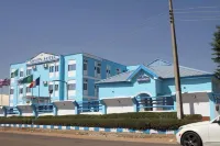 Tavern Luxury Hotel and Suites Ltd Hotels near Tahir Plaza