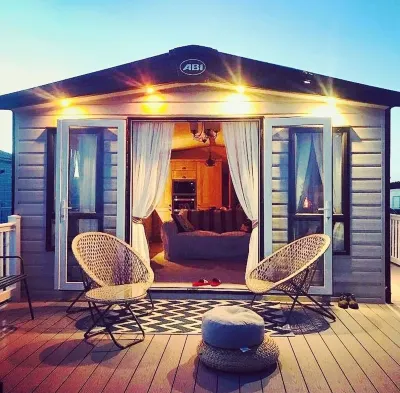 Seaview Chalet-Durdledoor-Sleeps4to6- Pet Friendly Hotels near Durdle Door Holiday Park