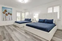 Coral Ridge Getaway by Avantstay Pool, Hot Tub, Billiards + 5mins to Beach!