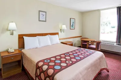 Super 8 by Wyndham Walterboro