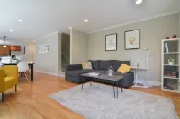 Seattle Vacation Home: Off the Wall