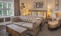 De Vere Latimer Estate - parking