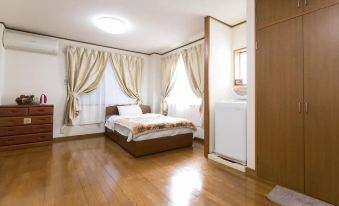 Centrally Located Deluxe Furnished.1