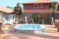 Comfortable 1-bed Bungalow in Parque Holandés Hotels in La Oliva