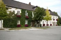 Gasthaus zur Linde Hotels in Altfraunhofen