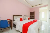 RedDoorz Syariah Near Simpang Sekip Palembang Hotels in Pahlawan