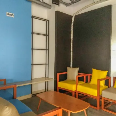 Cozy Studio with Bunk Bed at Dave Apartment Near UI