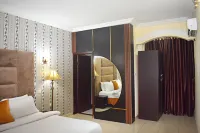 Davis Hotel and Suites