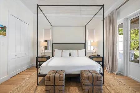 Pink Sands Resort Отели в г. Данмор-Таун