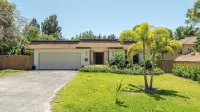 3-Bedroom w/ King House in Renown Boca Raton, Pool, 12 min. to beach