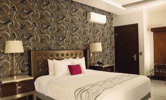 Hotel West Plaza