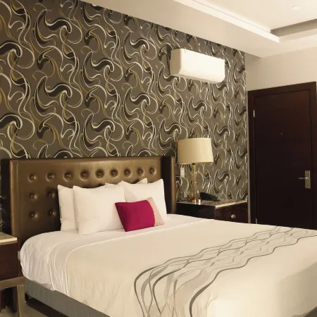 Hotel West Plaza
