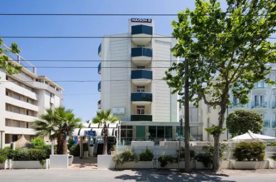 Best Western Maison B Hotel