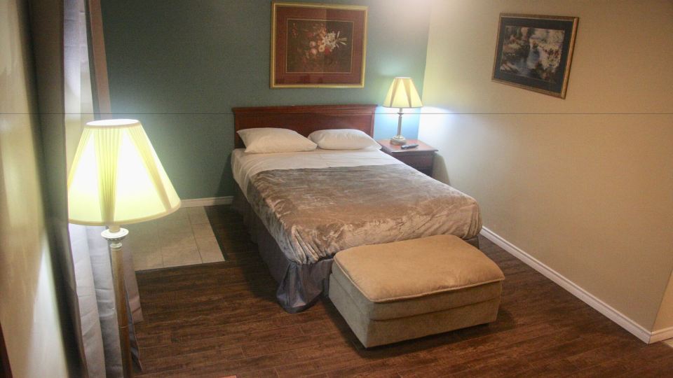 American Plaza Motel