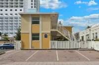 Spacious 1 Bedroom Apt at the Beach - chambre d’hôtes