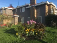 Rose Garden Vancouver Hotels in Tsawwassen