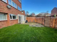 3 Bed House - Sleeps 5 - Garden - Parking - Wifi Hotels in 
