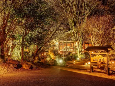 Yufuin-Rakuyu Отели рядом с достопримечательностью «Yufuin Showa Museum»