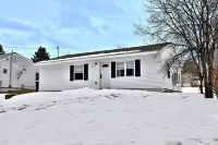 Rutland's Hidden Gem: 2 Br/1ba Renovated Home Close to Everything 2 Bedroom Home