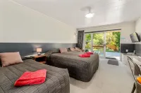 Alpine Motel Hotels in Albert Town