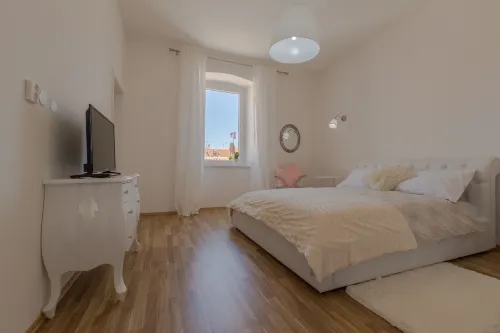 Captain Emo City Apartments