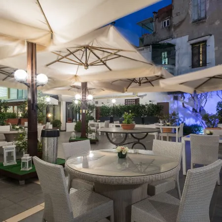 Magri's Hotel