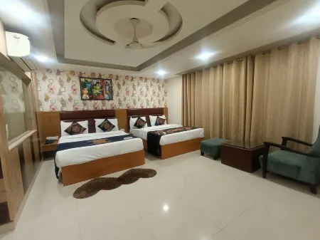 Hotel D Capitol Delhi Airport Отели рядом с достопримечательностью «Дели Юг Кампус университети»