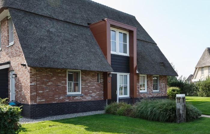 Villa by Tjeukemeer with Private Jetty