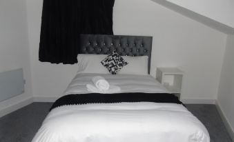 Lovely 1-Bed Apartment in Bolton - Housity