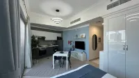 Quirky Home Near Miracle Garden Отели рядом с достопримечательностью «Сад чудес»