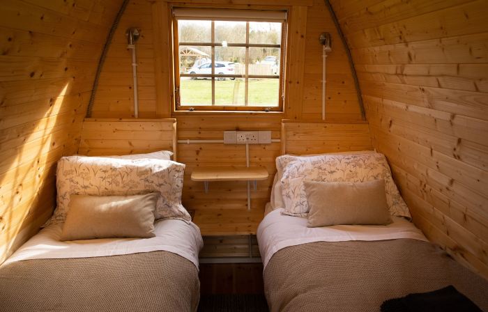 2 Bed Pod Cabin-Sleeps 2-Pets-Garden-Mtn View