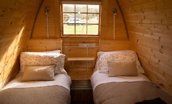 2 Bed Pod Cabin-Sleeps 2-Pets-Garden-Mtn View