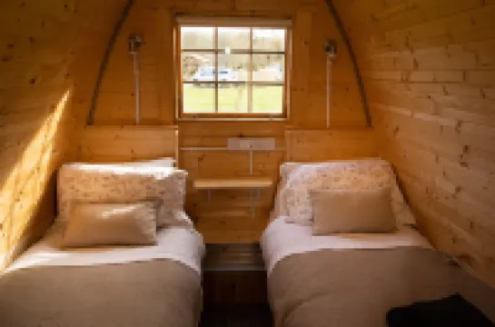 2 Bed Pod Cabin-Sleeps 2-Pets-Garden-Mtn View