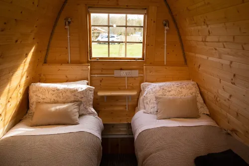 2 Bed Pod Cabin-Sleeps 2-Pets-Garden-Mtn View Hotels in Omagh