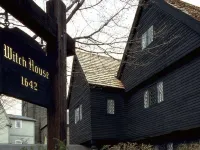The Warlock House Hotel di Salem