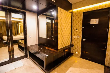 Pristine Hotel, Varanasi Отели в г. Варанаси