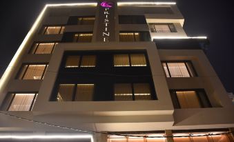 Pristine Hotel, Varanasi