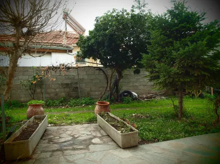 Charming Trikala Apartment with Garden & Central Heating