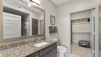 Serene 1Br King Suite Close to Downtown w Fast Wifi - Gym