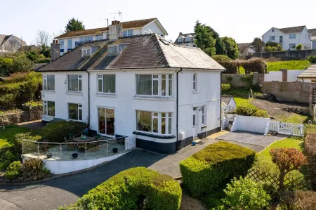 White Sails - Beach and Harbour Views